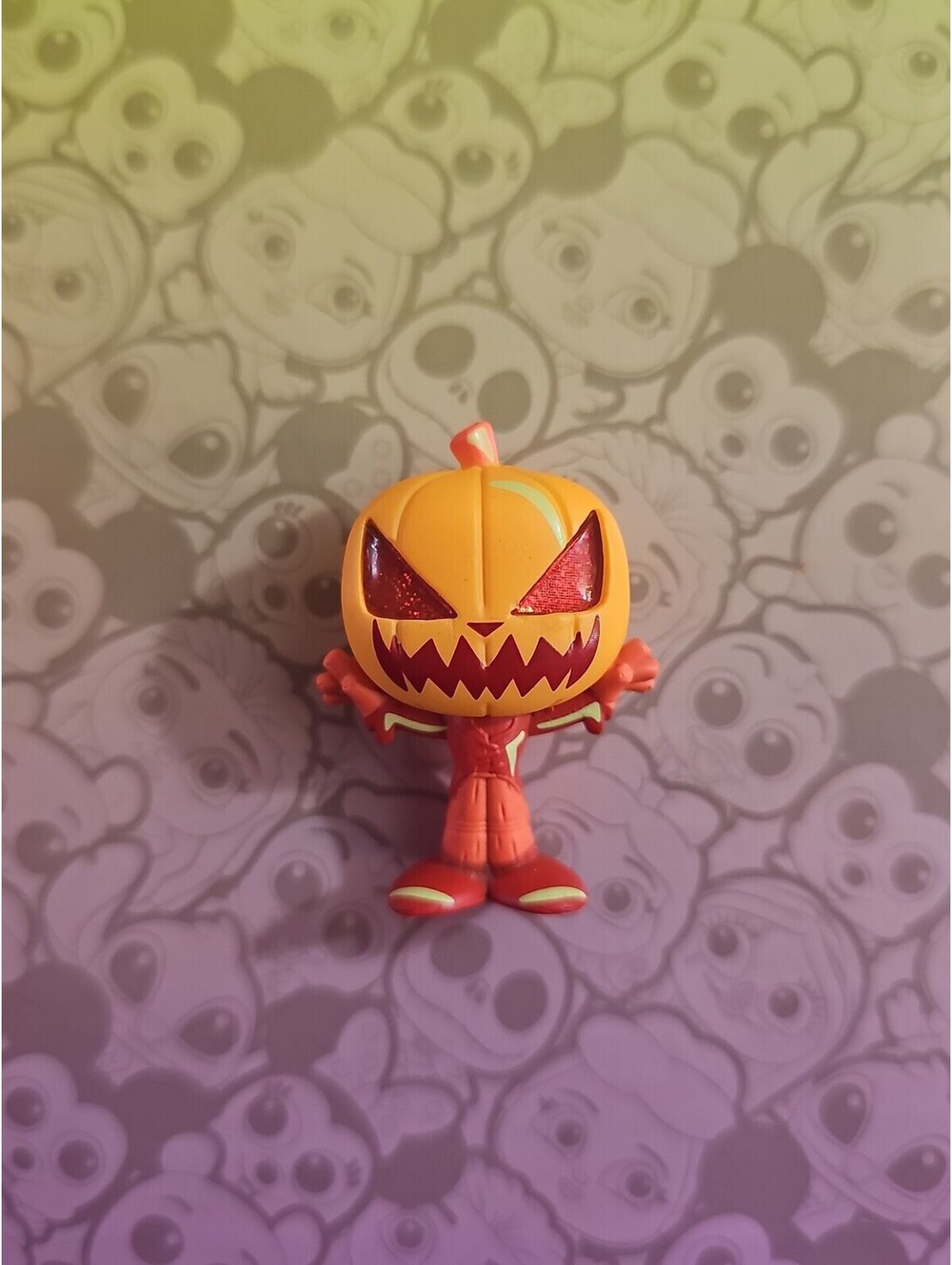 DISNEY DOORABLES NEON POP PUMPKIN KING (ULTRA RARE)